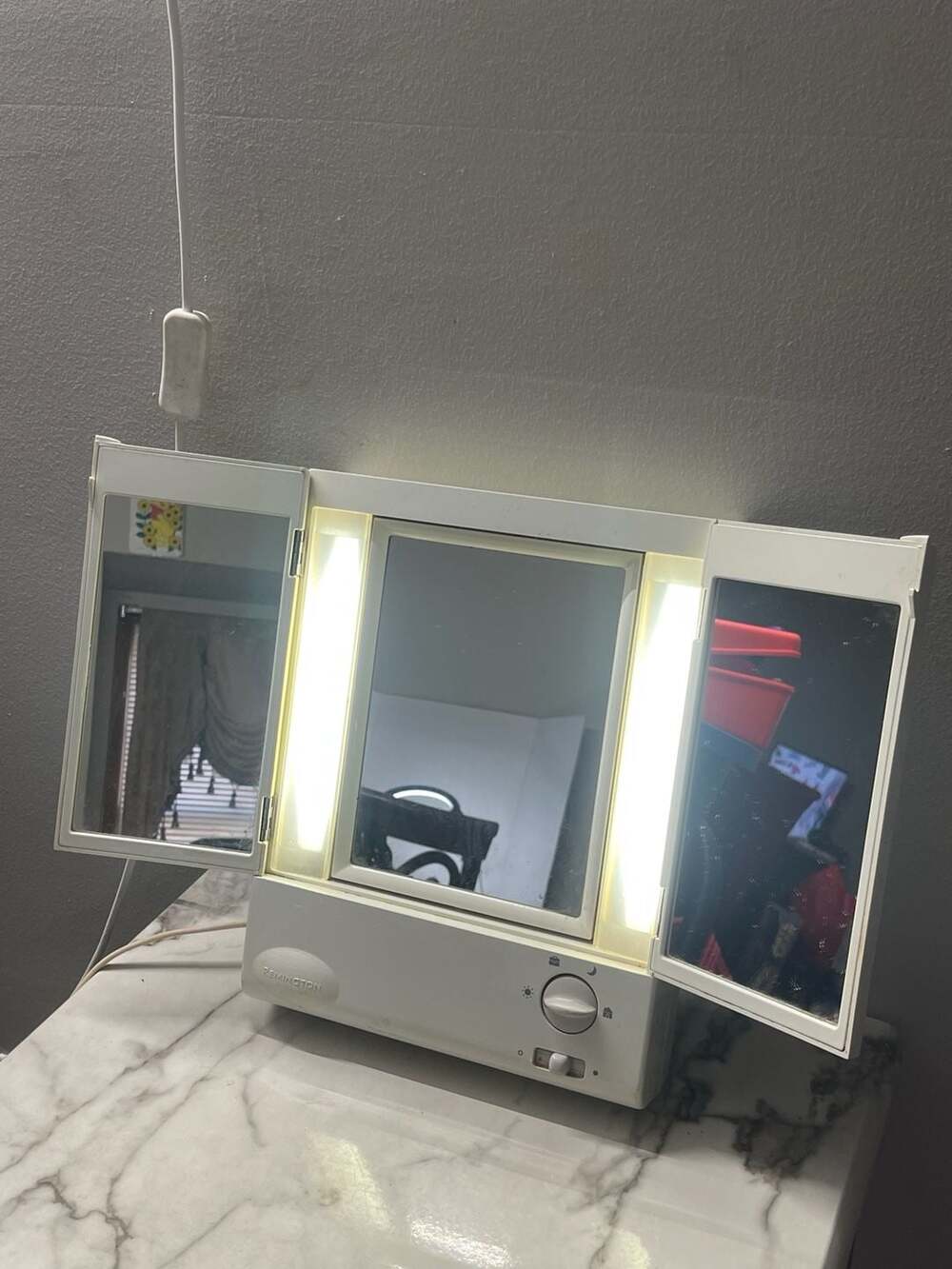 Vintage Remington Tri-Fold Lighted Makeup Vanity Mirror